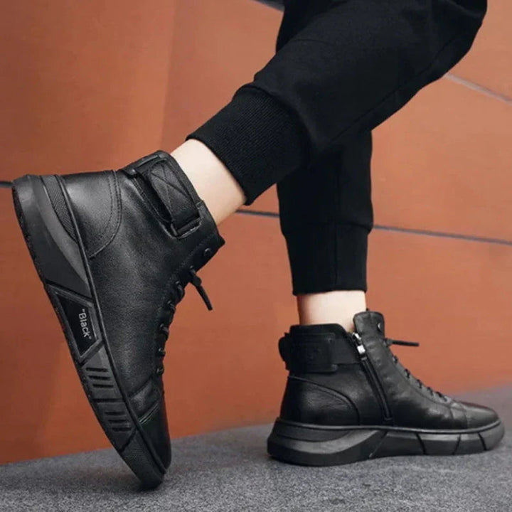 Robust sula på Herr Urban Streetwear sneakers, designad för grepp och hållbarhet i urban miljö.
