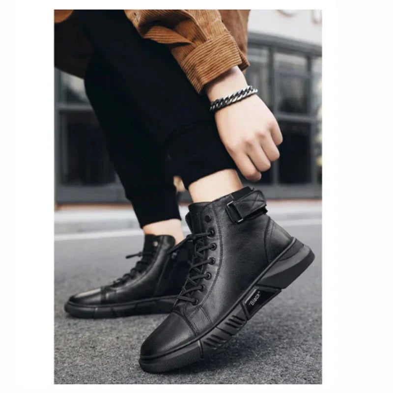 Ett par Herr Urban Streetwear sneakers, toppvy, framhäver trendig design och fritidskomfort.