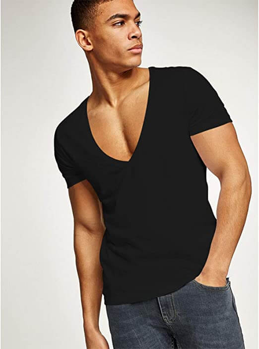 Stilren herr t-shirt med V-hals, skön och vardagsredo. Kortärmad slim fit.