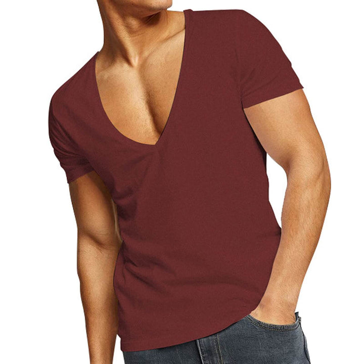 Casual herr t-shirt V-hals, enfärgad. Perfekt för sommar och vardagsmode. Bekväm.