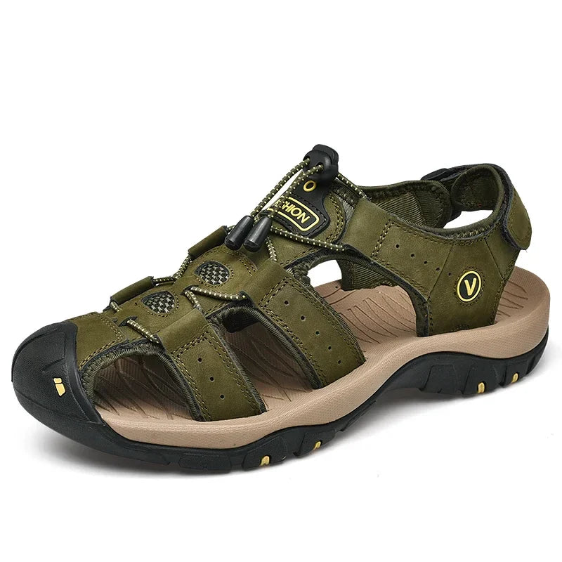 Bekväma herr sandaler med flera justeringspunkter, optimerade för långa promenader i naturen.