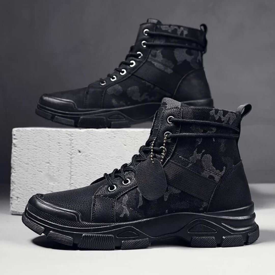 Herr utomhuskängor i vattentät camo design, perfekta vandringsskor för äventyr i alla väder.