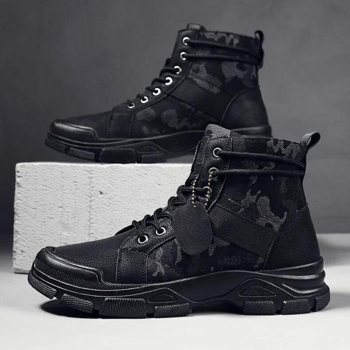 Herr utomhuskängor i vattentät camo design, perfekta vandringsskor för äventyr i alla väder.