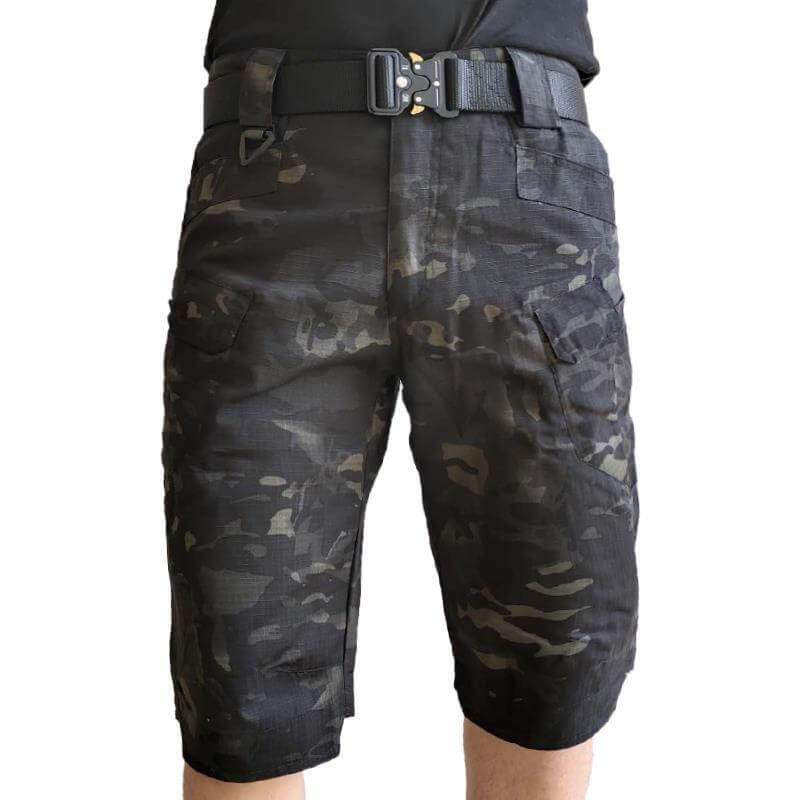 Utomhus herrshorts, vattentäta och slitstarka, lämpliga för campingresor.