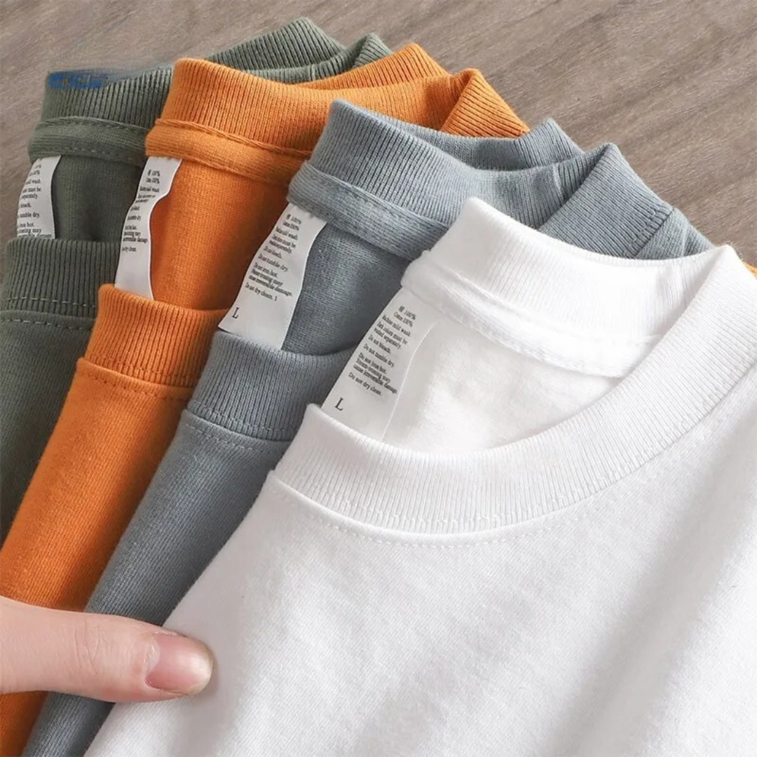 Slitstark och bekväm herr T-shirt, överdimensionerad design med fokus på kvalitet och herrmode.