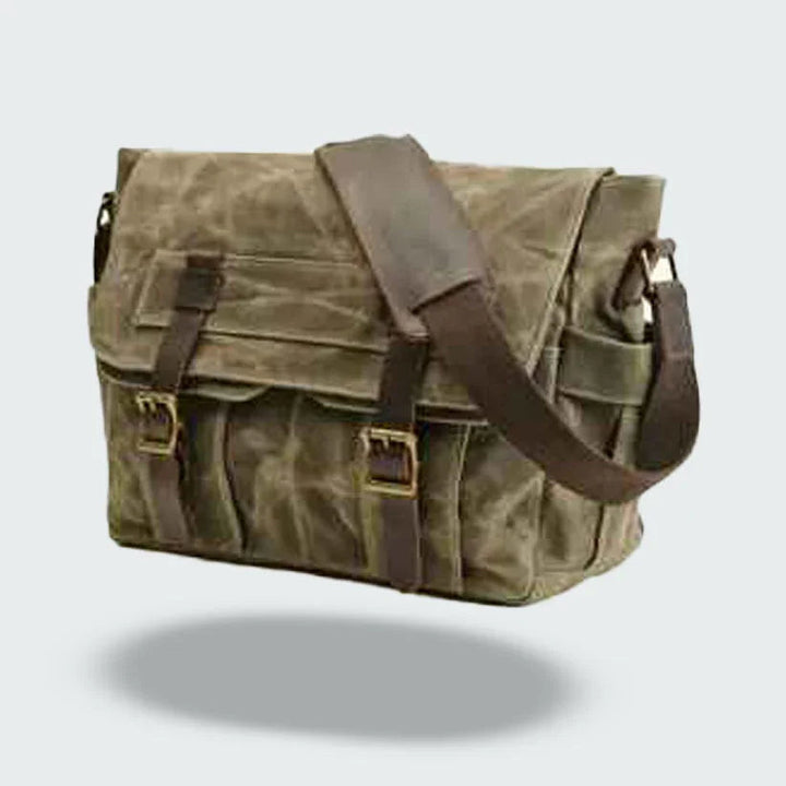 Stilren vintage herr budväska, tillverkad av slitstark canvas med läderaccenter.