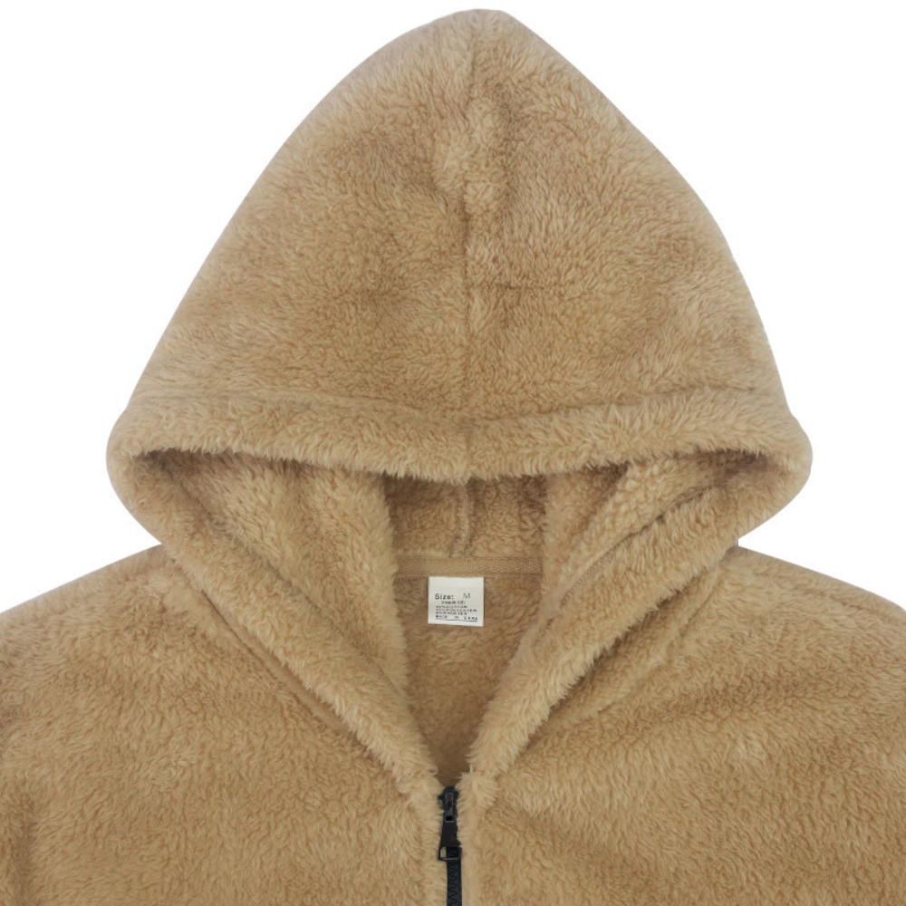 Män bärande stilren herrhoodie, perfekt för fritid och en avslappnad vinterlook.