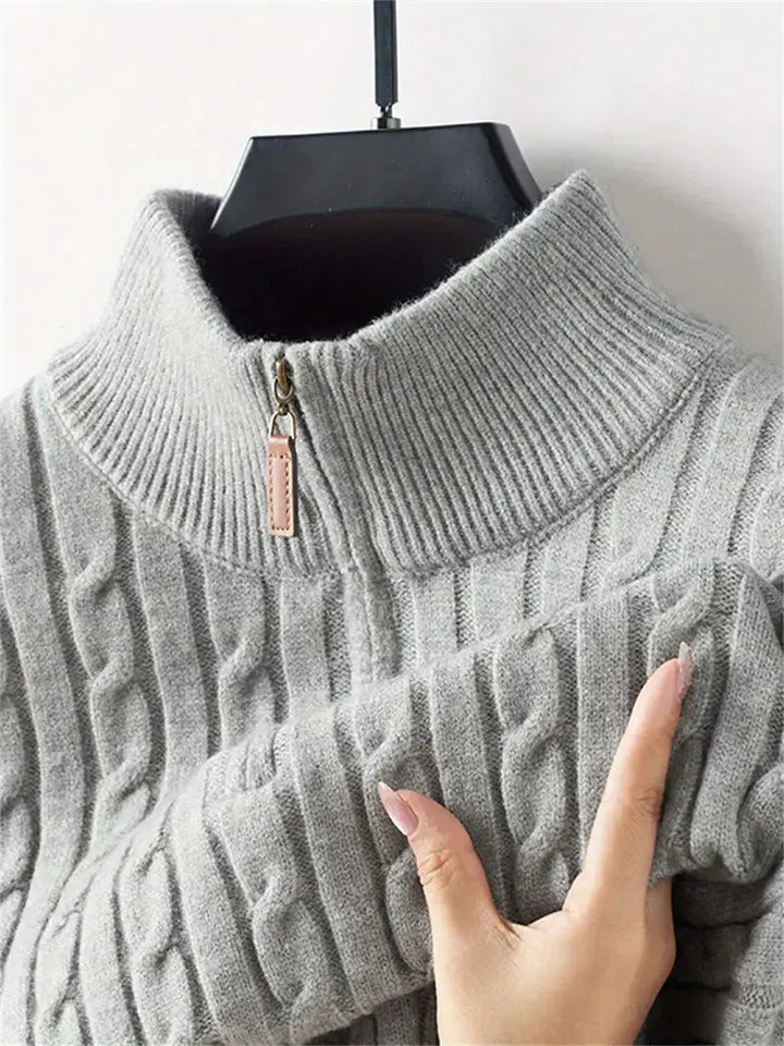 Bekväm sportig herrtröja med dragkedja, perfekt för en avslappnad fritidslook.