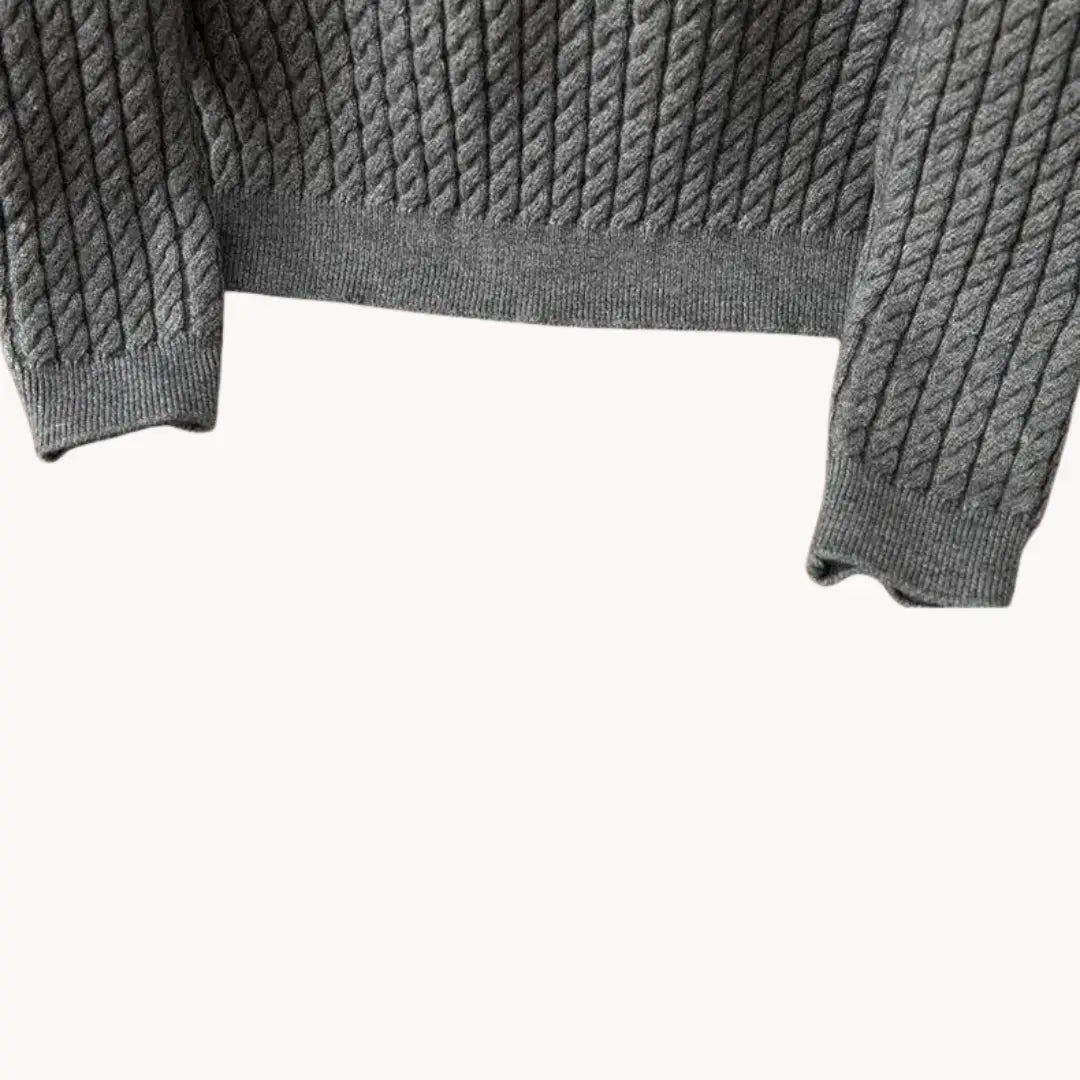 Kamel stickad herrtröja med crewneck, en stilren och komfortabel vardagsfavorit. Idealisk för höst.