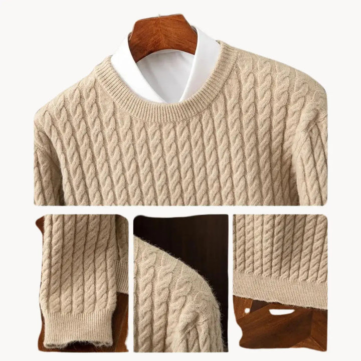 Herrarnas stickade crewneck tröja, perfekt för lager på lager look. Stilren och mjuk för vardagskomfort.