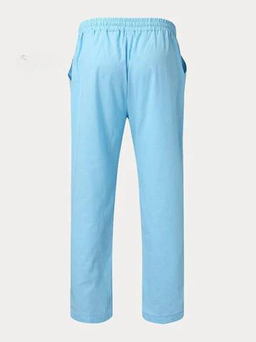 Herrskjorta och byxset för vår och sommar. Lätt och bekväm outfit perfekt för en varm dag, avslappnat mode.