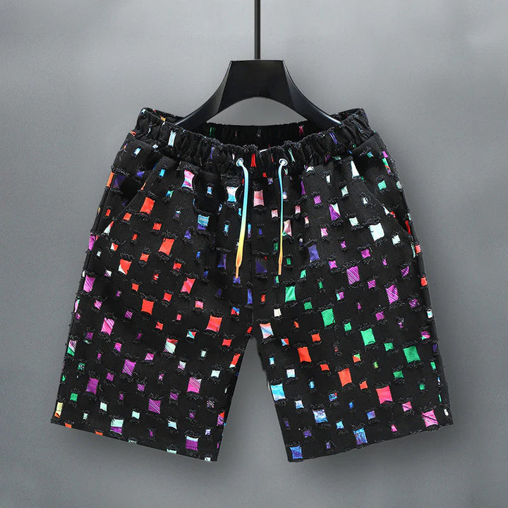 Levande färgade slitna herrjeansshorts för sommarbruk, trendig och bekväm casual stil.