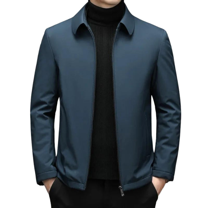 Herrarnas lätta casual kappa i stilren design, perfekt för höst och vardag.