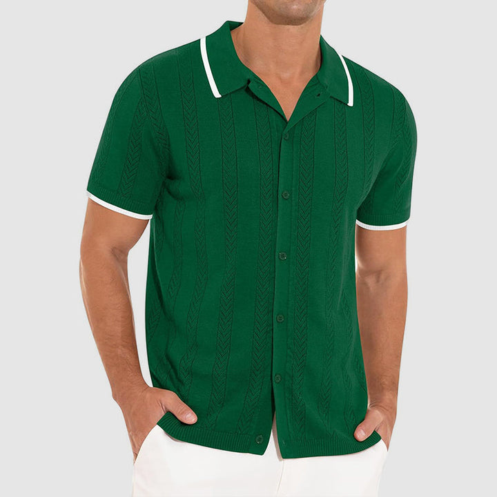 Herr Luftig Sommarkofta med kort ärm och knäppning. Stickad design med platt krage för en ledig sommarstil.
