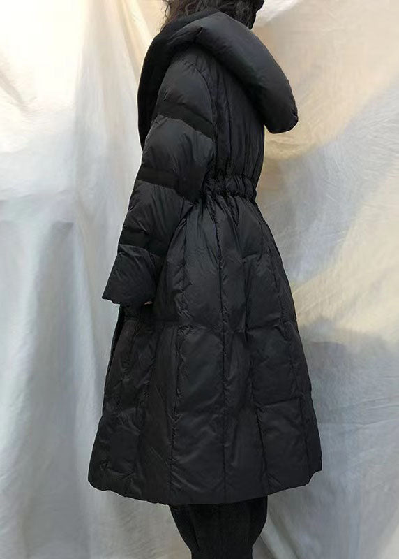 Varm svart herr-vinterjacka med huva och fickor. Komfortabel och stilren för casual vintermode.
