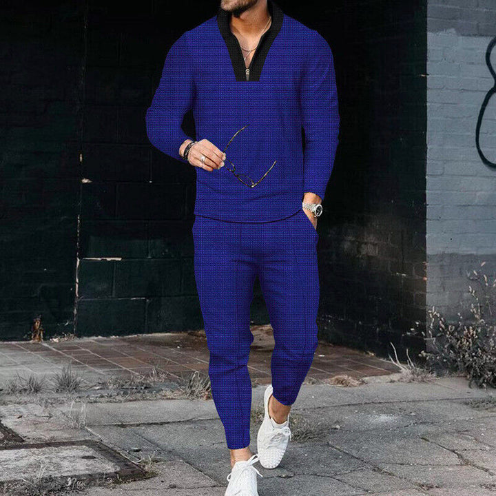 Bekväma herrbyxor i mjukt tyg, matchande del av en avslappnad tvådelad outfit. Perfekt för casual fritidsstil.