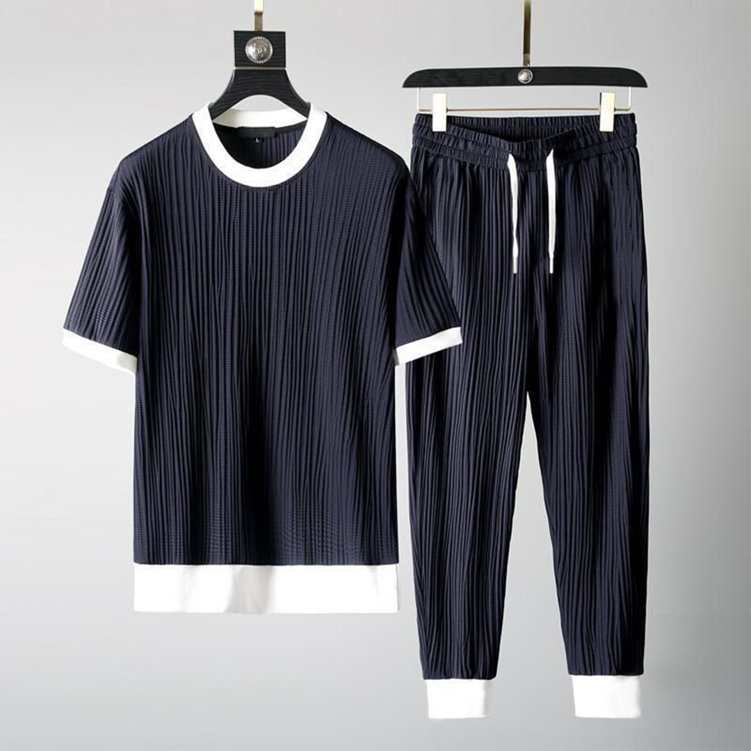 Herrars bekväma höstkläder i casual stil. Detta mångsidiga set med O-hals är perfekt för höstens avslappnade dagar.