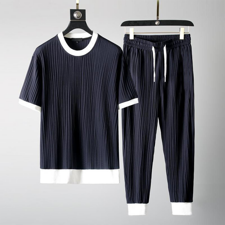 Herrars bekväma höstkläder i casual stil. Detta mångsidiga set med O-hals är perfekt för höstens avslappnade dagar.