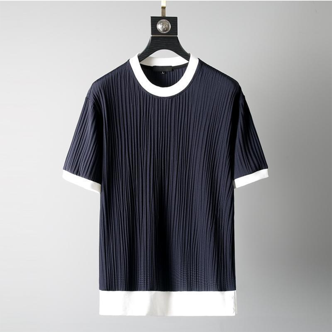 Mäns snygga avslappnade set för hösten. Detta bekväma tvådelade set med dragsko är perfekt för herrmode.