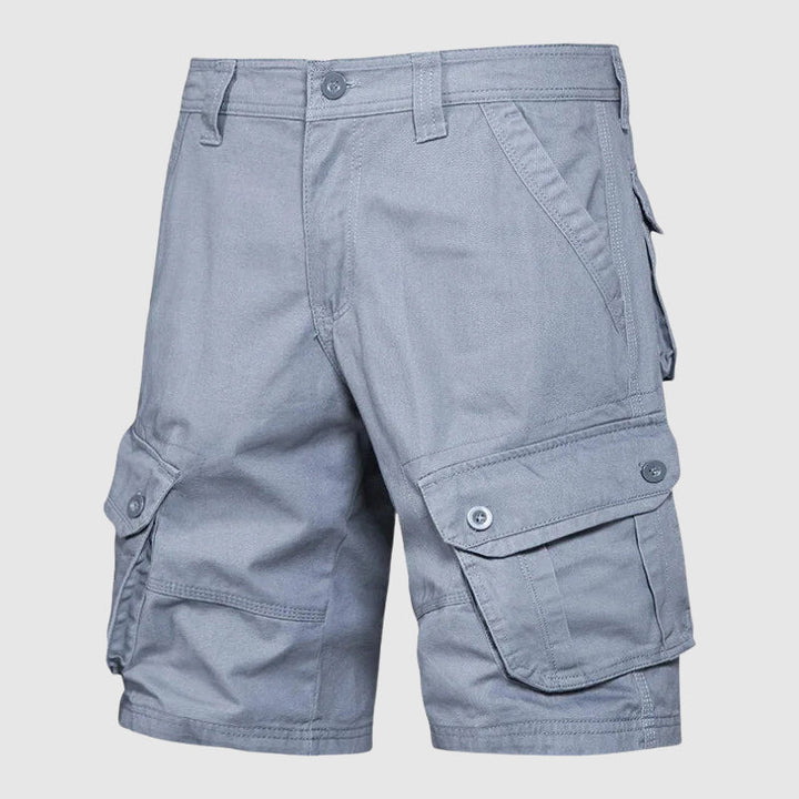 Herrars cargoshorts i robust militärstil. Mångsidiga och bekväma sommarshorts för en avslappnad look.
