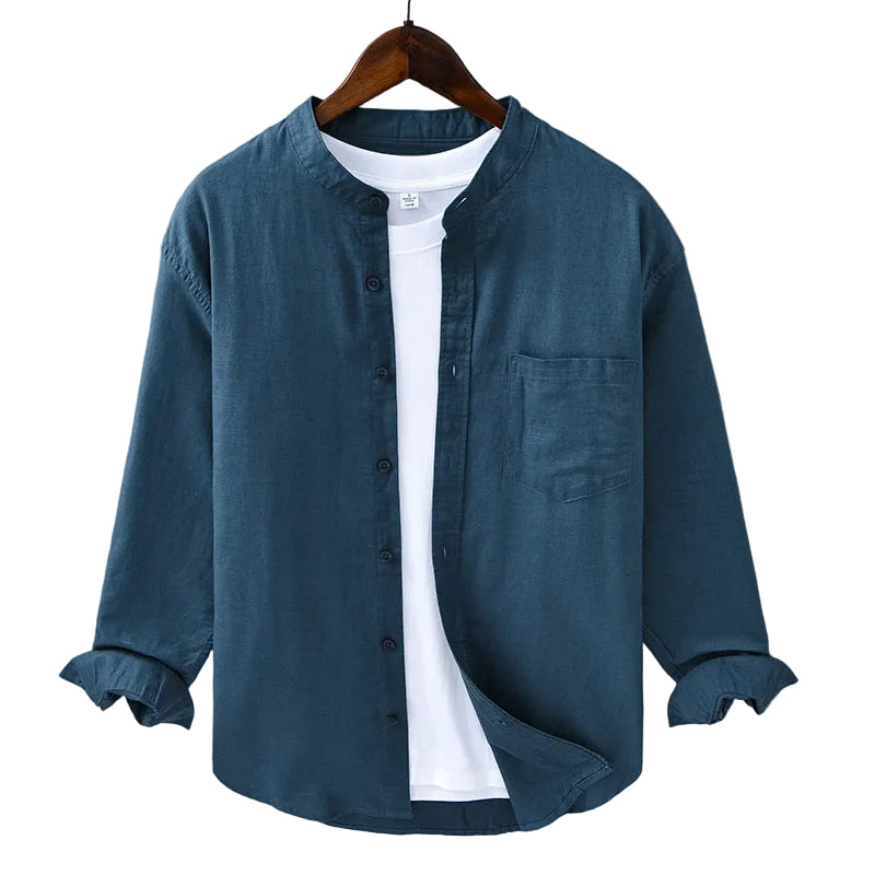 Herrars casual skjorta i blått för en avslappnad stil. Bekväm sommar- och vårskjorta med stilren design. Mångsidig herrkläder.