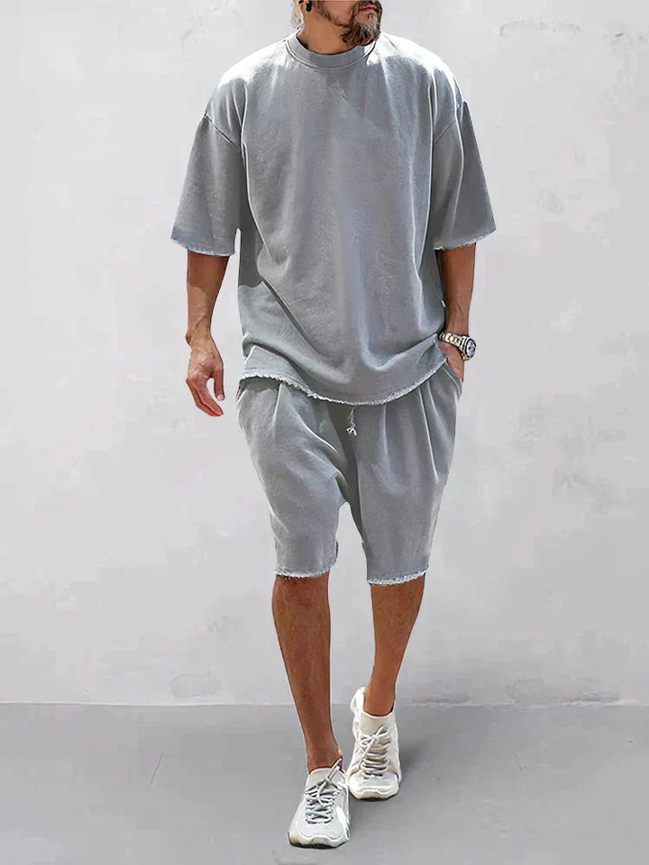 Svart oversized herrset med tröja och byxor. Perfekt för casual och trendig vardagskomfort.
