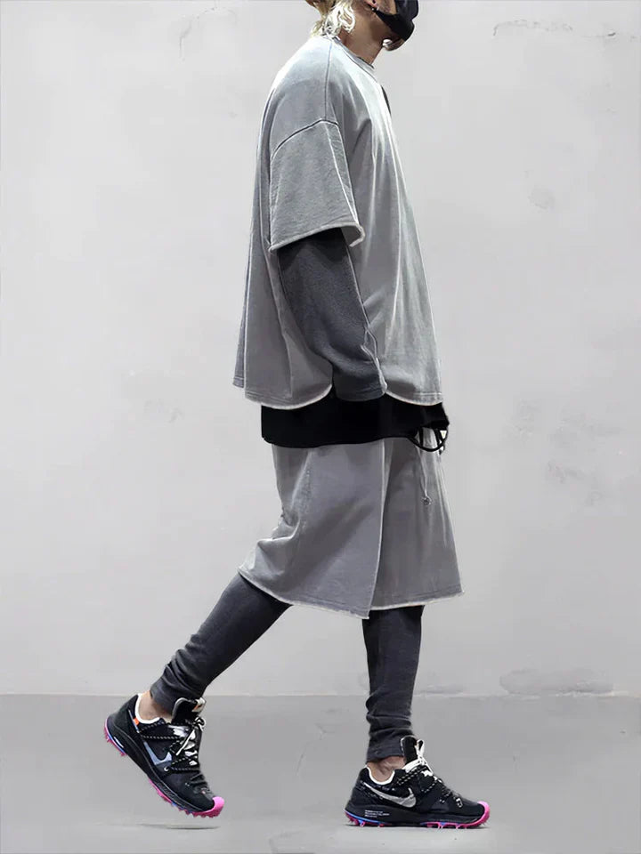 Herrars casual set, grått, med oversized tröja och matchande byxor. Enkel trendig komfort för vardag.