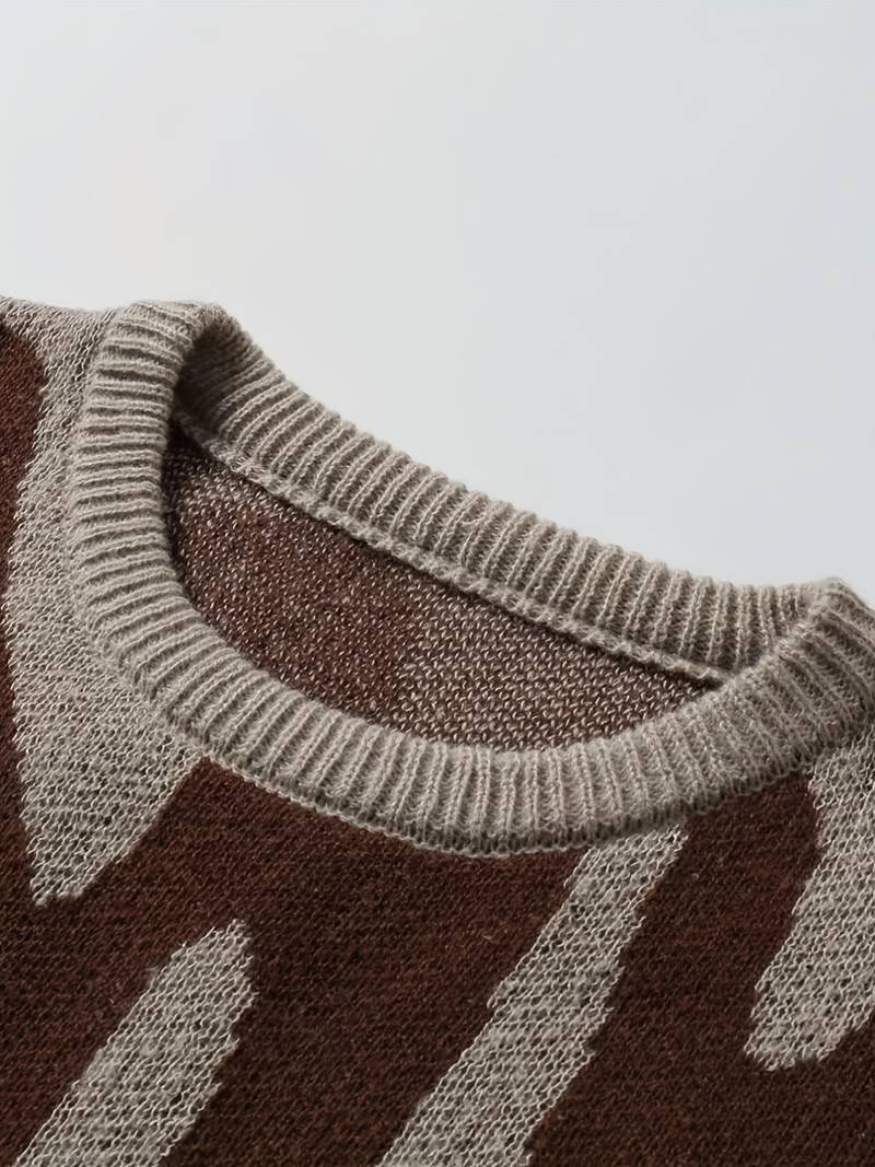 Höstmode: Varm och bekväm stickad herrtröja, perfekt för kalla dagar.