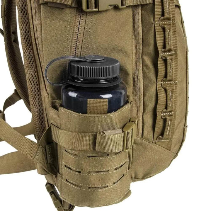 Herrryggsäck med taktisk MOLLE-system. Robust och hållbar för vinteräventyr, vandring och friluftsliv.