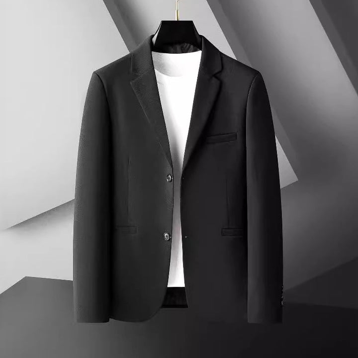 Herrblazer i modern passform med raffinerad krage, perfekt för kontor eller fritid. Elegant herrkavaj.