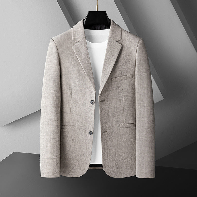 Svart elegant herrblazer med raffinerad krage och modern passform. Perfekt som stilren kostymjacka för män.