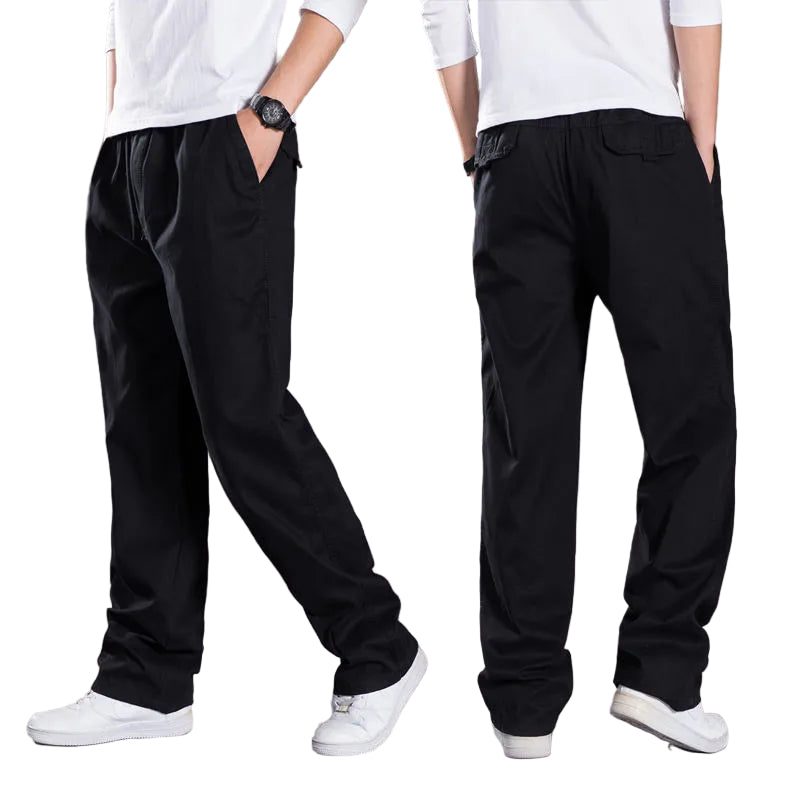 Herrbyxor i khaki med rakaben och resårmidja, perfekta för en avslappnad fritidslook.