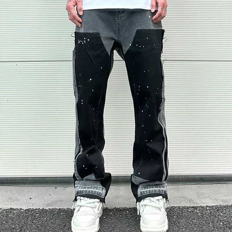 Avslappnade herrbyxor, retro streetwear-stil. Svarta/blå byxor med unikt mönster. Tidlösa & bekväma.
