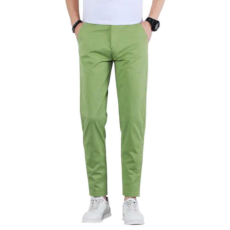 Herrbyxor slim fit med avsmalnande ben för en modern, stilren look. Komfortabla vardags- eller arbetsbyxor.