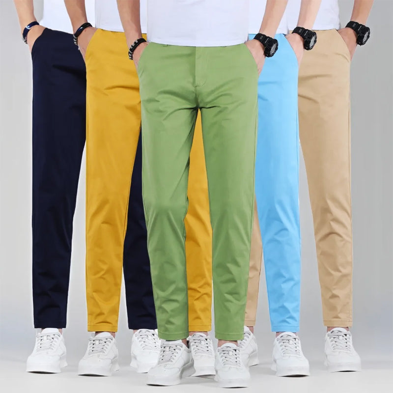 Bekväma herrbyxor med slim fit och avsmalnande ben, perfekta för casual stil och vardagsbruk. Modern passform.