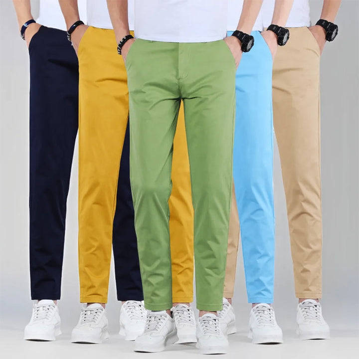 Bekväma herrbyxor med slim fit och avsmalnande ben, perfekta för casual stil och vardagsbruk. Modern passform.