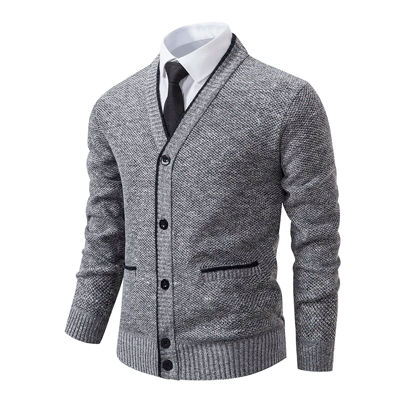 Herrcardigan Tyler, tidlös kofta med avslappnad passform, perfekt för elegant vardag och fest.
