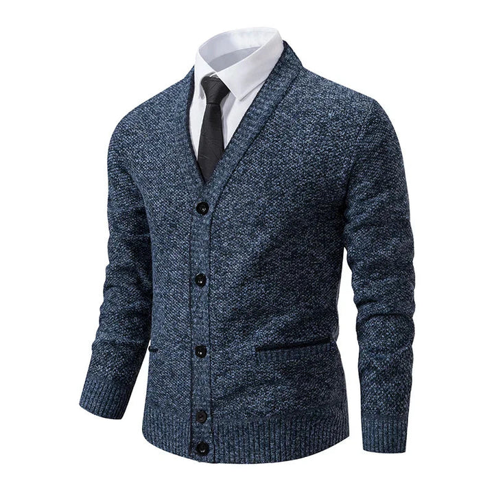 Stilren herrcardigan Tyler, en klassisk kofta med avslappnad passform för en tidlös look. Finns i flera färger.