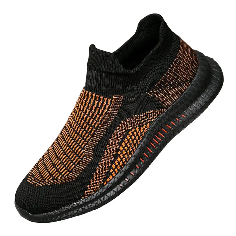 Herrens lätta vandringsskor, andningsbara slip-on i beige/grått. Perfekta fritidsskor för utomhusbruk.