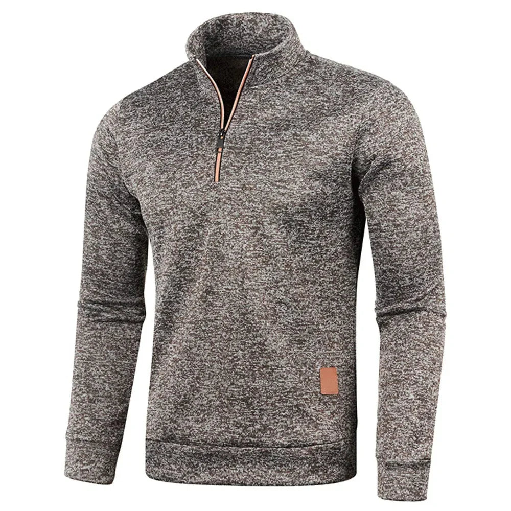 Sportig herrfleece med halv dragkedja. Bekväm och mångsidig herrtröja för aktiva män utomhus.