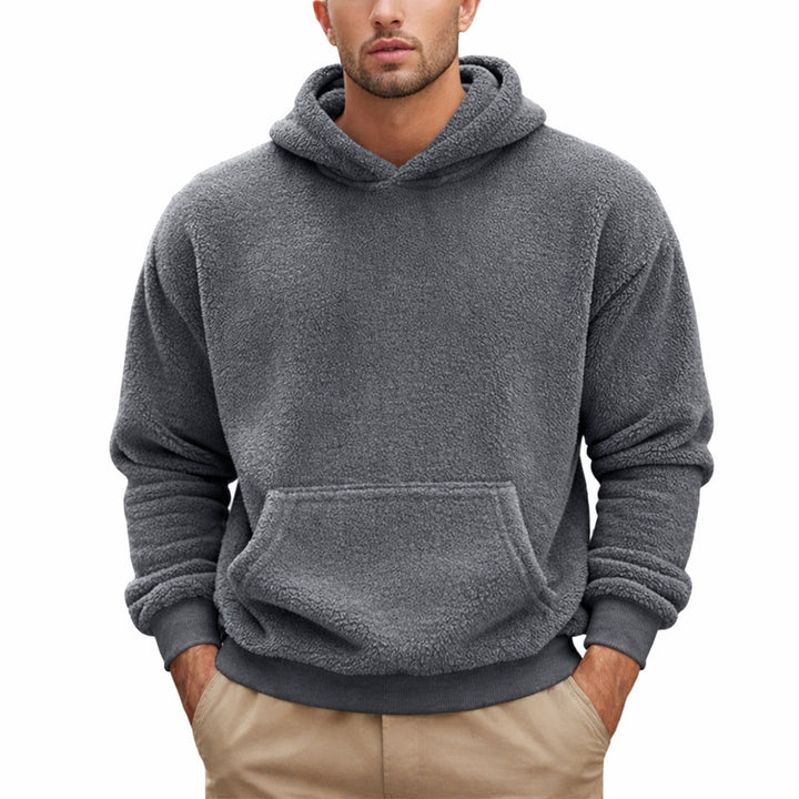 Bekväm herrhoodie i mjuk fleece, utmärkt för avslappnade tillfällen och fritid.