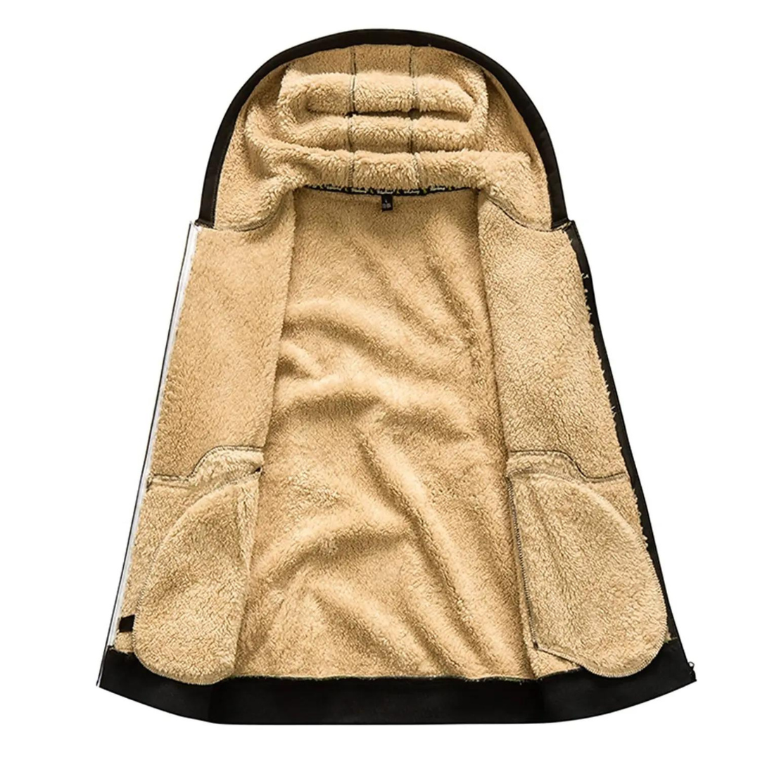 Snygg herrhoodie i vintermodell med dragkedja. Varm herrtröja för bekväm och modern look.