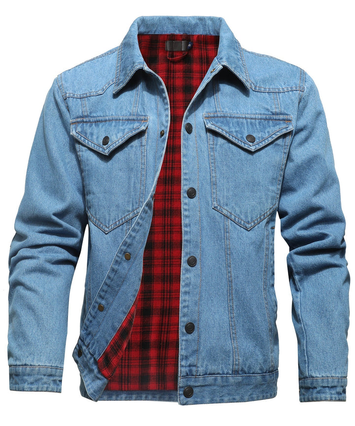 Klassisk herrjacka i denimstil. Robust höstjacka/vinterjacka som är ett tidlöst ytterplagg för alla män.