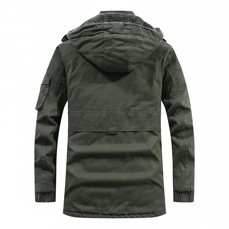 Avslappnad herrjacka med ren design. Värmande ytterplagg för en stilren look under vintern.