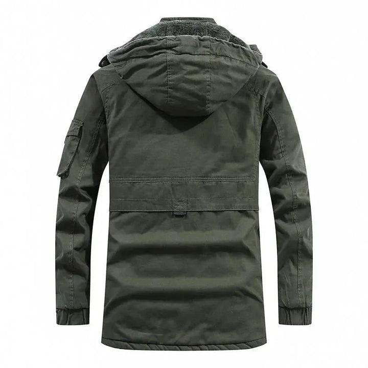 Avslappnad herrjacka med ren design. Värmande ytterplagg för en stilren look under vintern.