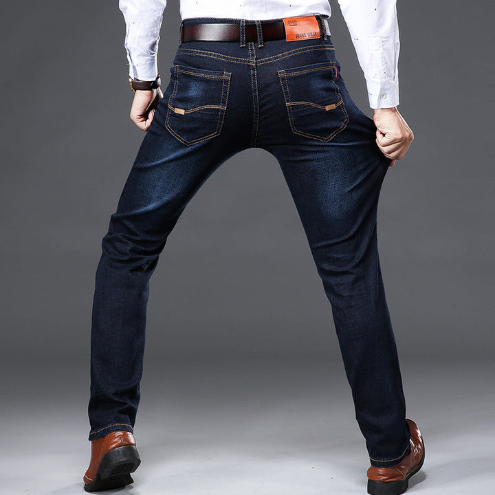 Komfortjeans för män i blått, med 4-vägs stretch och modern passform. Stilrena herrjeans för alla tillfällen.