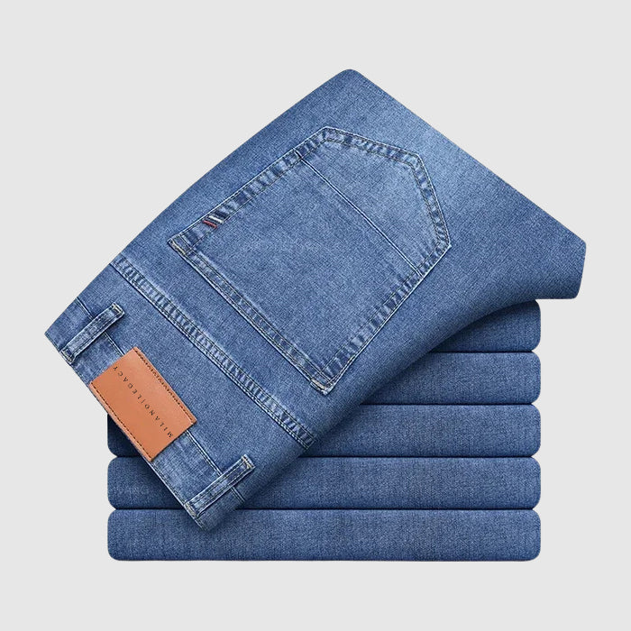 Casual herrjeans med hög midja & rak passform, ett mångsidigt plagg för modern man.