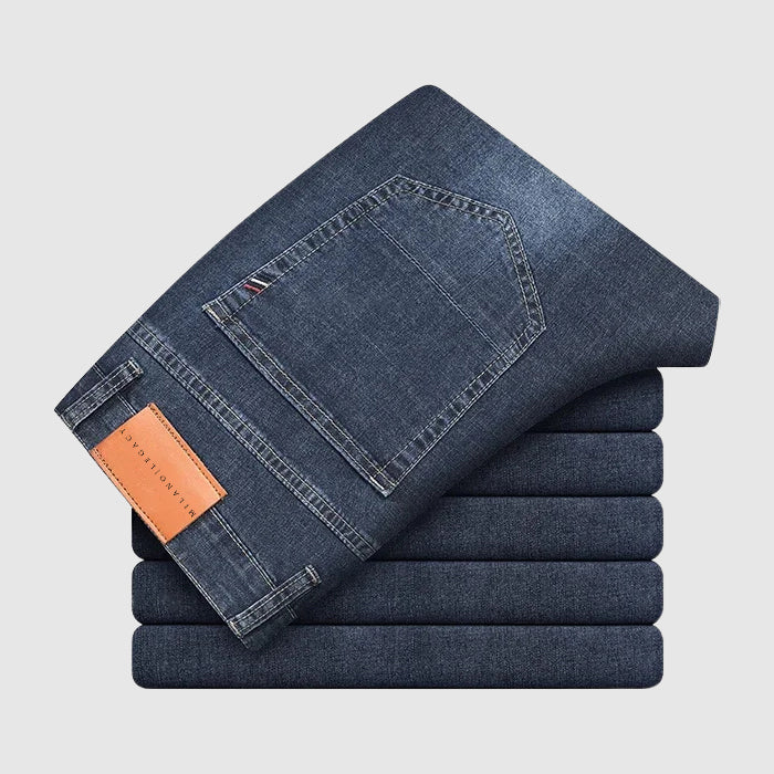 Högmidjade komfortjeans för herr, rak passform, perfekt för en avslappnad men stilren look.