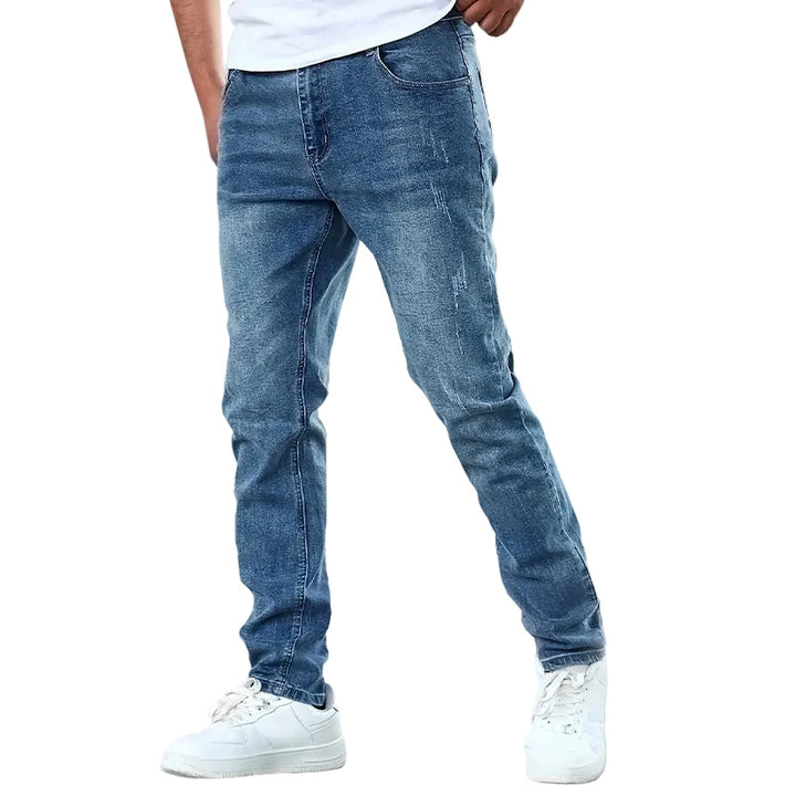 Herrjeans med raka ben i blå denim, perfekta för en avslappnad vardagsstil.