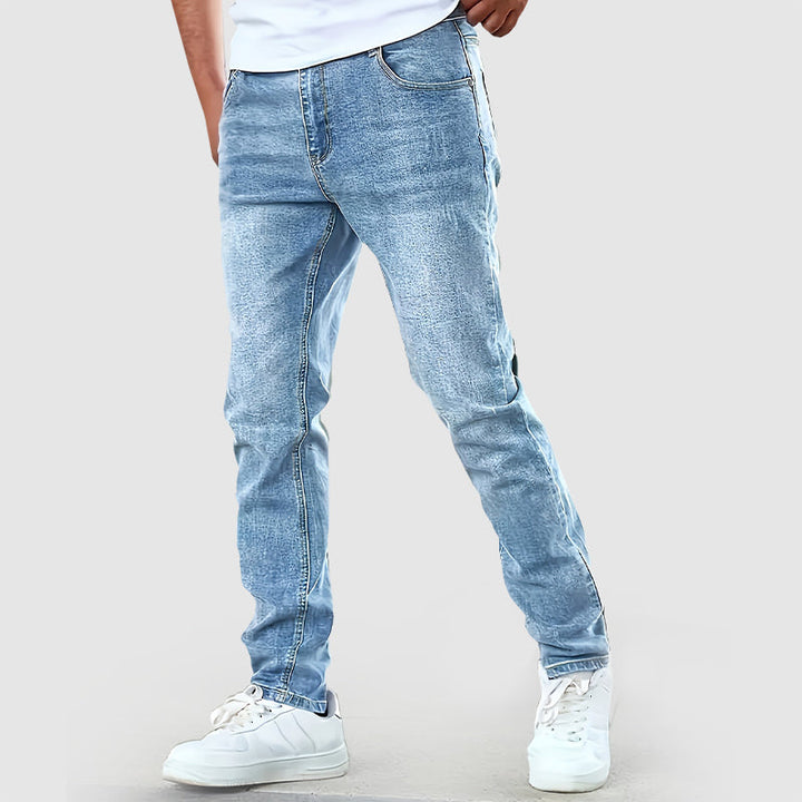 Stilrena svarta herrjeans med rakt ben, ett bekvämt val för alla tillfällen.